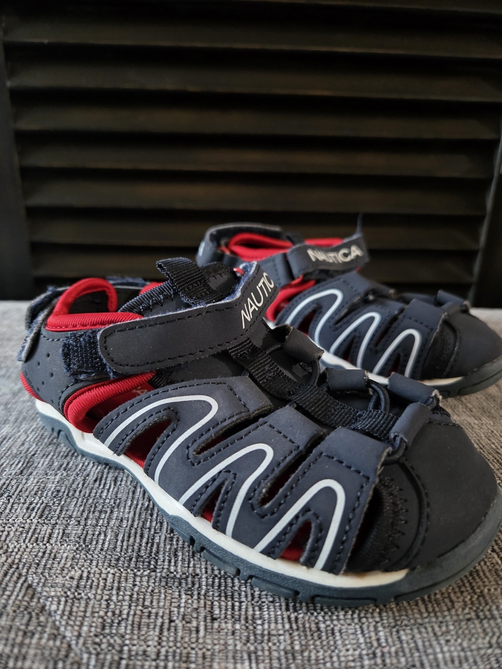 NAUTICA Toddler Boys Black Red Close-Toe Sandals Size 9